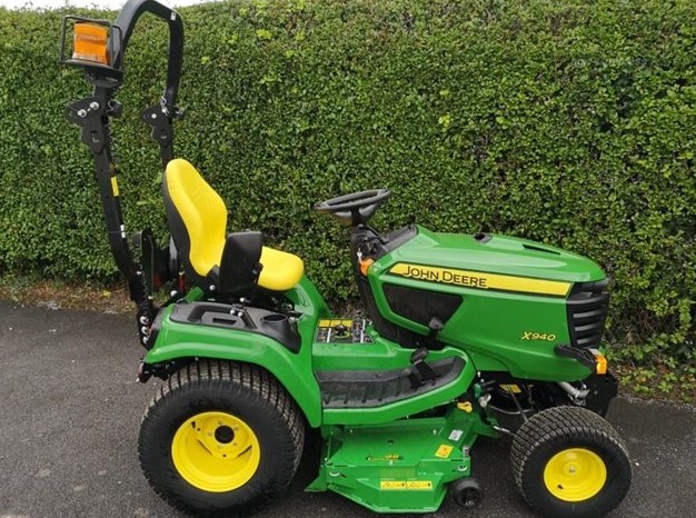 John Deere X940 - front view