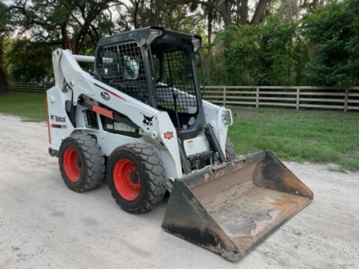 Bobcat S530 - front view