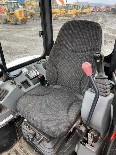 Bobcat E42 - three-quarter view