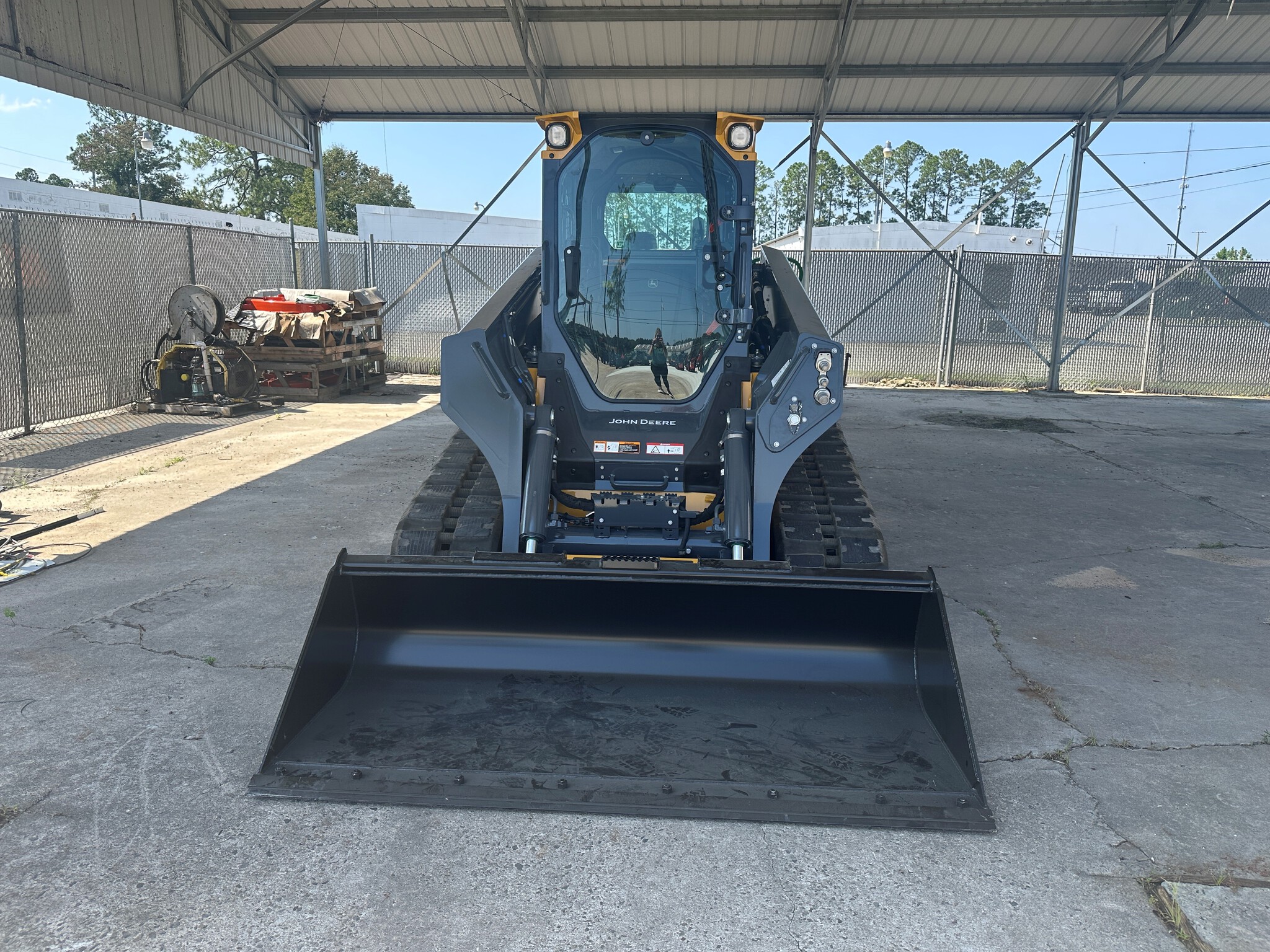 John Deere 331P - rear view