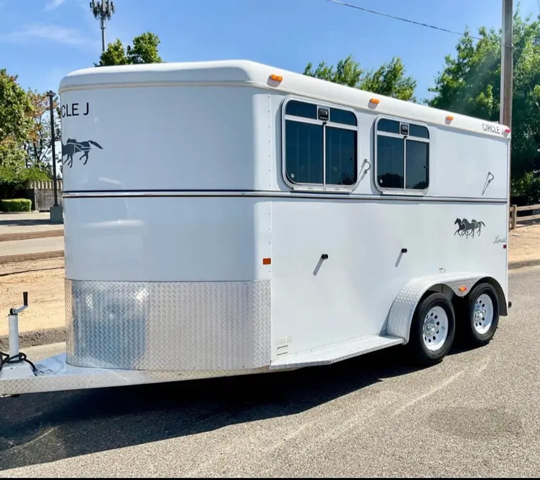 2007 Circle J 2 Horse Trailer Slant Load