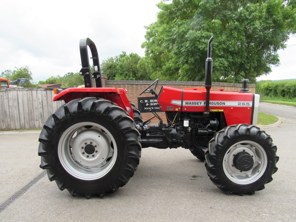 Massey Ferguson 265 - close-up detail