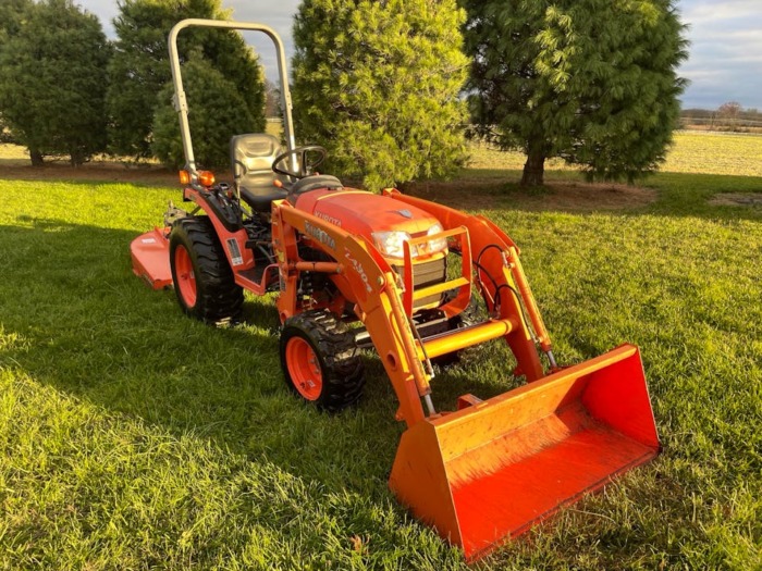 Kubota Tractor B2320 - front view