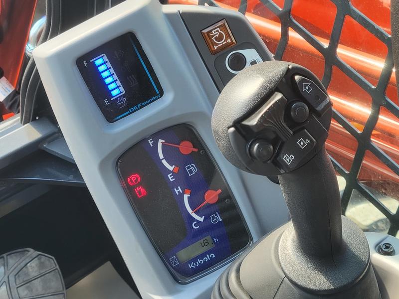 Kubota SVL97-2 - close-up detail