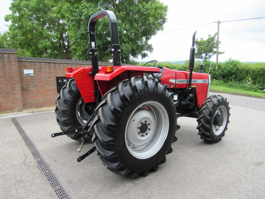 Massey Ferguson 265 - undercarriage detail