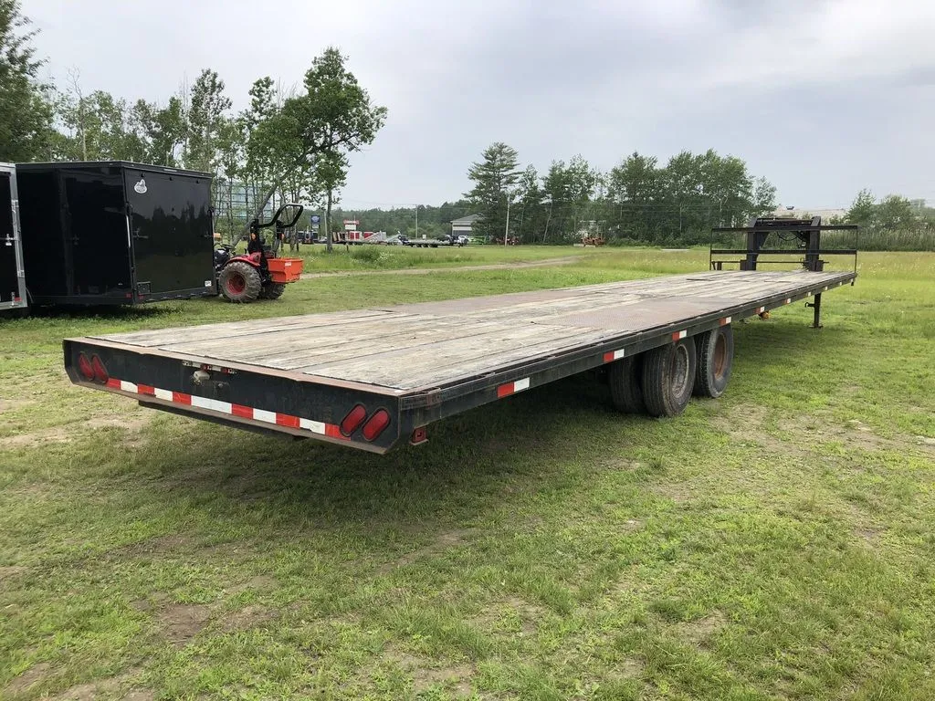 2002 Kaufman Trailers 101X40 Gooseneck Equipment Trailer w/Toolbox