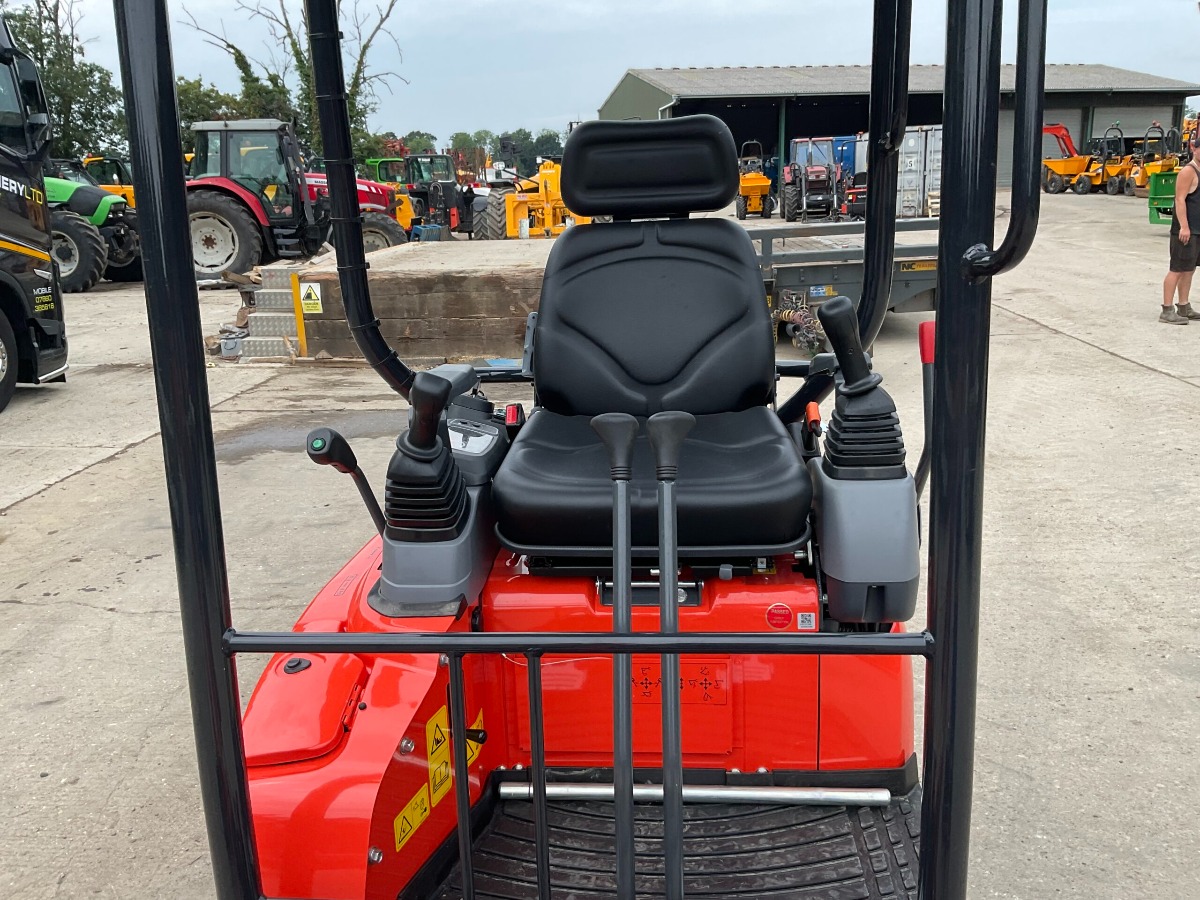 Mini Excavator - wheel and axle detail