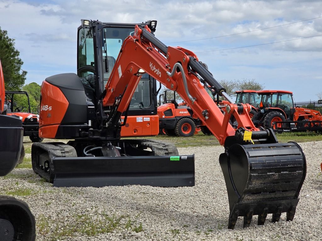 Kubota U48-5 - control and cab detail
