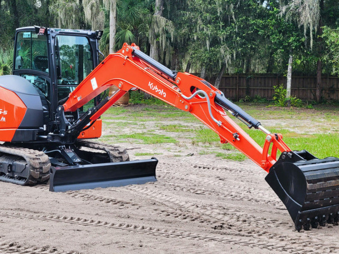 Kubota U55-5 - front view