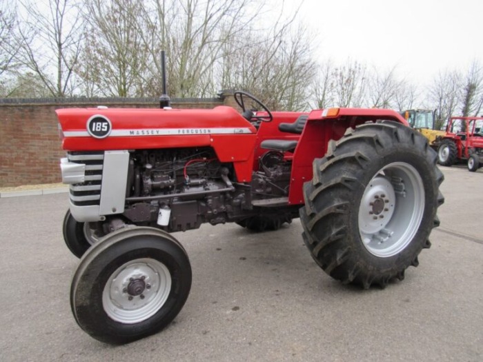 Massey Ferguson 185 - front view