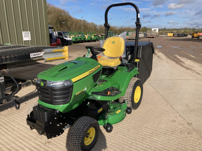 John Deere X950R - front view