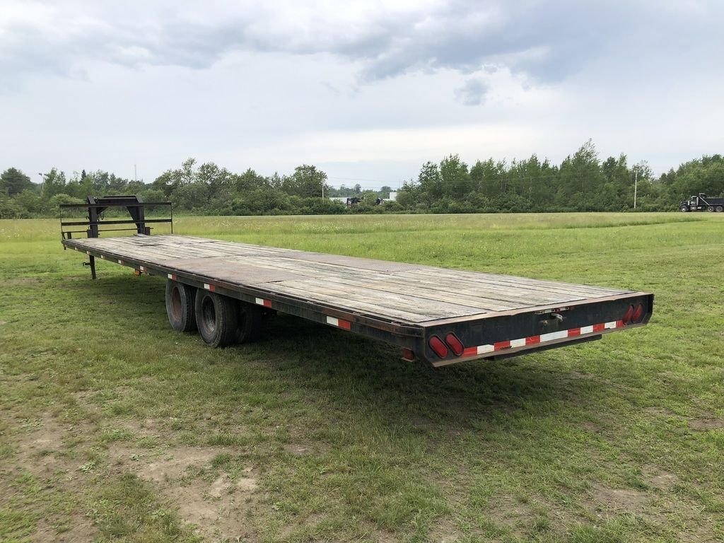 2002 Kaufman Trailers 101X40 Gooseneck Equipment Trailer w/Toolbox