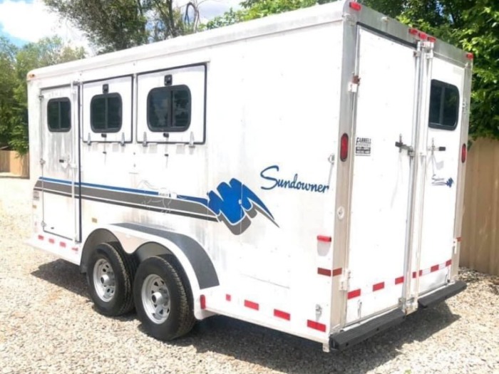 1998 Sundowner 3 Horse Slant