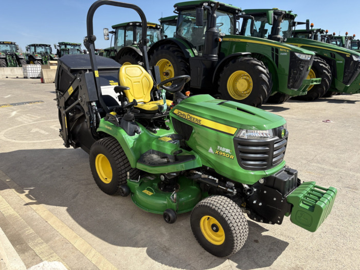 John Deere X950R - front view