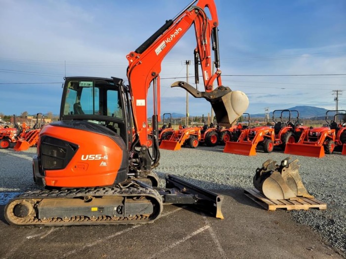 Kubota U55-5 - front view