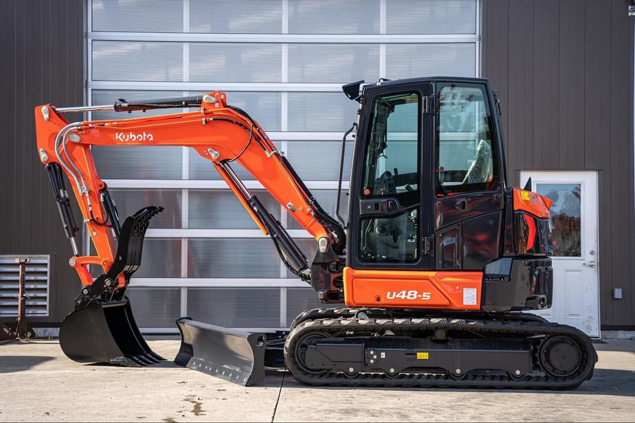 Kubota U48-5 - front view