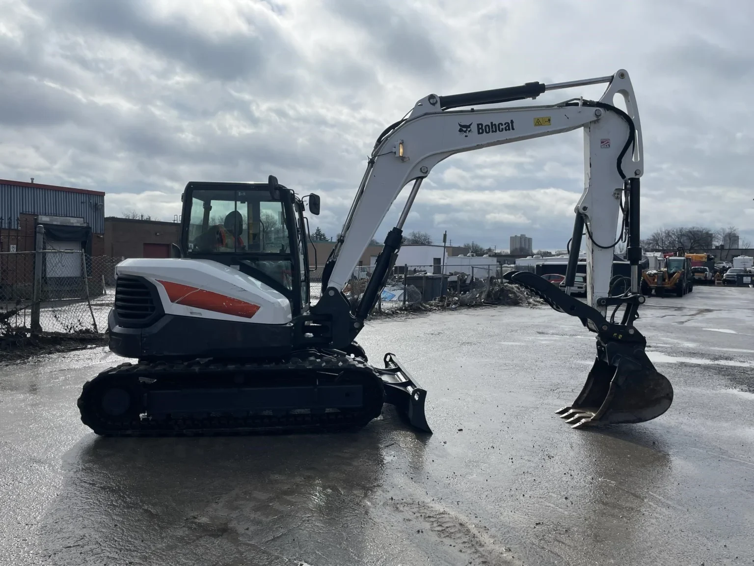 Bobcat E85 - undercarriage detail